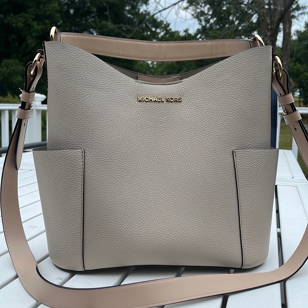 Michael Kors Bedford Bucket Shoulder Bag